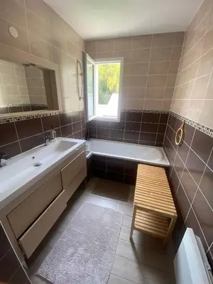 Salle de bains dans l'établissement Maison familiale à Nantes Orvault