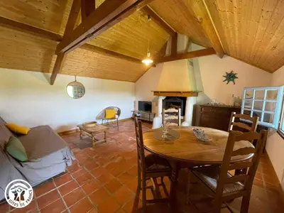 Coin salon dans l'établissement Séjour Authentique en Bourrines Traditionnelles à Beauvoir-sur-Mer - FR-1-426-583