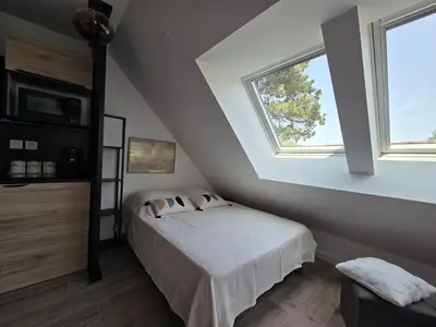 Un ou plusieurs lits dans un hébergement de l'établissement Studio Neuf 23m² Proche Plage et Centre Tout Inclus - FR-1-364-183
