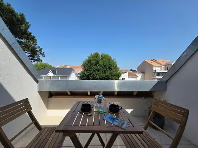 Balcon ou terrasse dans l'établissement Studio Neuf 23m² Proche Plage et Centre Tout Inclus - FR-1-364-183