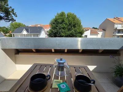 Balcon ou terrasse dans l'établissement Studio Neuf 23m² Proche Plage et Centre Tout Inclus - FR-1-364-183