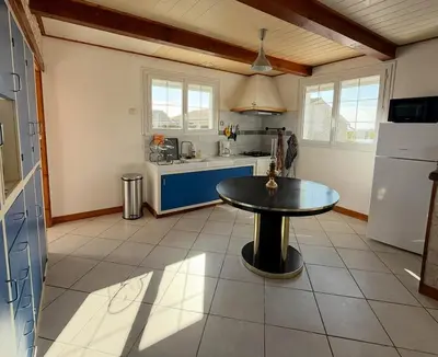 Cuisine ou kitchenette dans l'établissement L'échappée