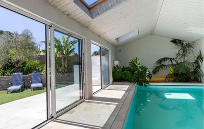 Piscine de l'établissement Beautiful Home In Saint Jean De Monts ou située à proximité