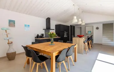 Coin salon dans l'établissement Beautiful Home In Saint Jean De Monts