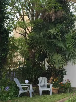 Jardin de l'établissement Résidence agréable proche de la mer