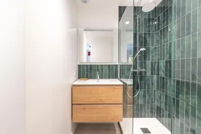 Salle de bains dans l'établissement Le Refuge Rétro - Hyper Centre & Douillet