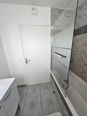 Salle de bains dans l'établissement Cozy Family