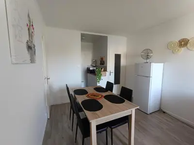 Cuisine ou kitchenette dans l'établissement APPARTEMENT à 5 mn de la plage