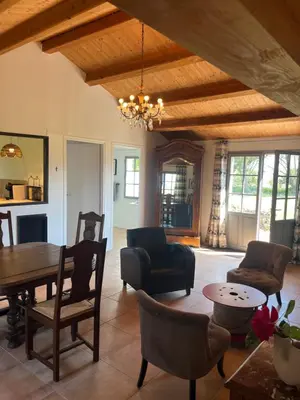 Coin salon dans l'établissement Maison L union