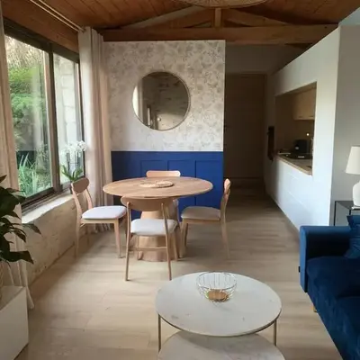 Gîte de charme avec piscine dans un environnement bucolique