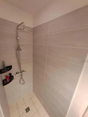 Salle de bains dans l'établissement Chambre chez nous