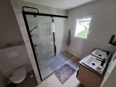 Salle de bains dans l'établissement Chambre chez nous