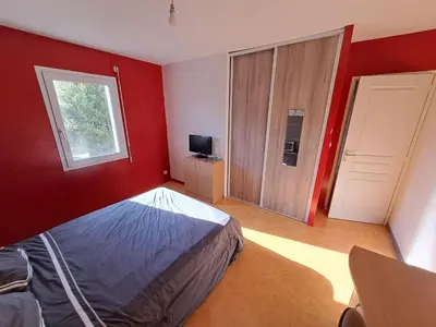 Un ou plusieurs lits dans un hébergement de l'établissement Chambre chez nous