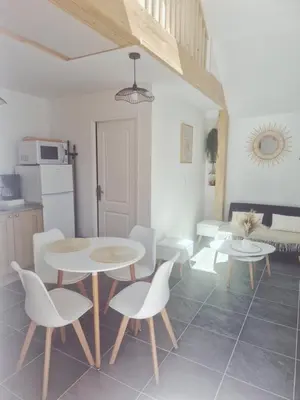 Cuisine ou kitchenette dans l'établissement Maisonnette entre terre et mer