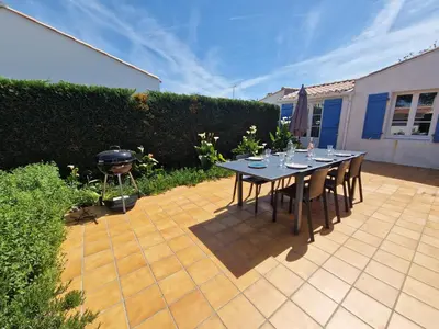Jardin de l'établissement Maison familiale à Barbâtre face à la dune, 3 chb, 2 SDB, 8 personnes