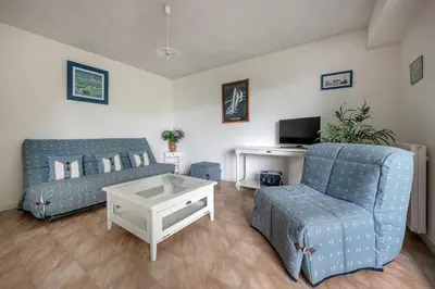 Télévision ou salle de divertissement dans l'établissement Appartement RDC pour 4 à 800m de la mer