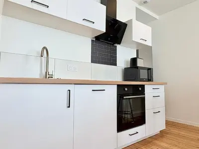 Cuisine ou kitchenette dans l'établissement Hypercentre - 3 chambres - proche château et commerces