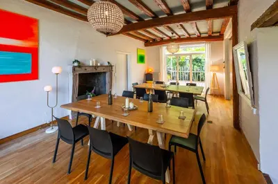 Télévision ou salle de divertissement dans l'établissement Villa de La Plume