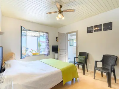 Un ou plusieurs lits dans un hébergement de l'établissement Holiday Home Confort et Relax Ile de Noirmoutier by Interhome