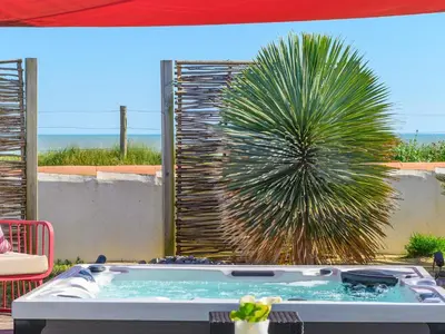Piscine de l'établissement Holiday Home Confort et Relax Ile de Noirmoutier by Interhome ou située à proximité