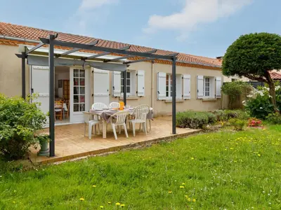 Jardin de l'établissement Holiday Home L'Horizon by Interhome