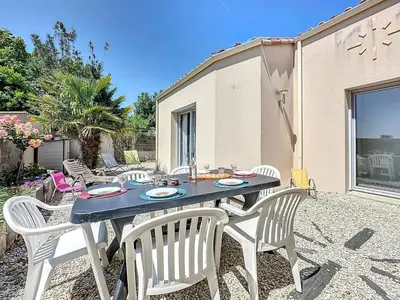 Terrasse ou espace extérieur de l'établissement Holiday Home Les Embruns by Interhome