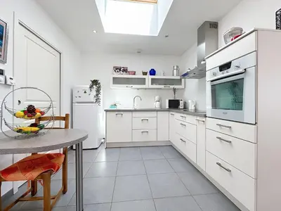 Cuisine ou kitchenette dans l'établissement Holiday Home Les Embruns by Interhome