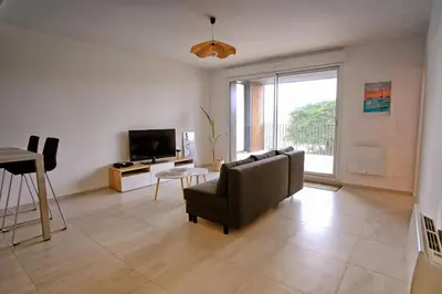 Télévision ou salle de divertissement dans l'établissement T2 neuf haut standing Pornichet proche mer