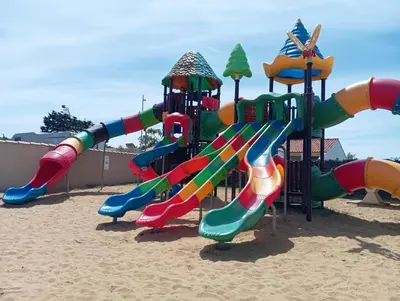 Aire de jeux pour enfants de l'établissement Sol à gogo 3 Chambres à 50 m de la plage