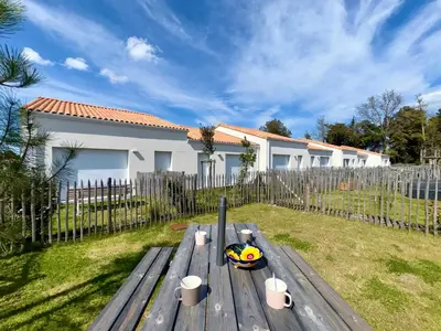 Jardin de l'établissement Maison neuve avec WIFI, près de la forêt à Saint-Jean-de-Monts - FR-1-323-572