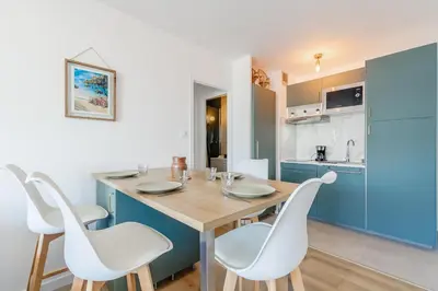 Cuisine ou kitchenette dans l'établissement L'Océanide - Vue mer - Parking