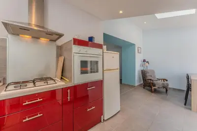 Cuisine ou kitchenette dans l'établissement La Maison de Retz - 400m centre - Jardin