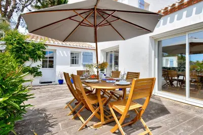 Terrasse ou espace extérieur de l'établissement Piscine chauffee 800 m de la plage villa pour 8