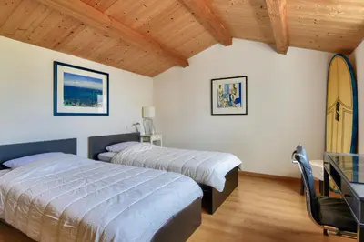 Un ou plusieurs lits dans un hébergement de l'établissement Piscine chauffee 800 m de la plage villa pour 8