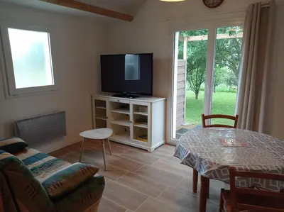 Télévision ou salle de divertissement dans l'établissement Gîte rural calme et bien situé