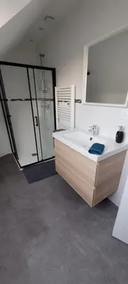Salle de bains dans l'établissement Gite casson