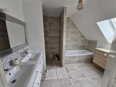 Salle de bains dans l'établissement VILLA Plage&Piscine&Lac