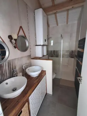 Salle de bains dans l'établissement Villa Rosso