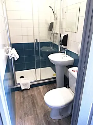 Salle de bains dans l'établissement hôtel BEAUTOUR