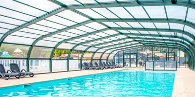 Piscine de l'établissement Kabana Village ou située à proximité