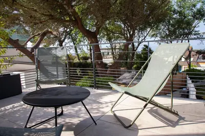 Balcon ou terrasse dans l'établissement Villa avec vue mer, accès plage à 2 minutes à pied