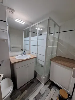 Salle de bains dans l'établissement Charmante maison de vacances proche plage Saint Hilaire de Riez, Vendée