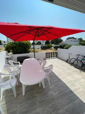 Balcon ou terrasse dans l'établissement Charmante maison de vacances proche plage Saint Hilaire de Riez, Vendée