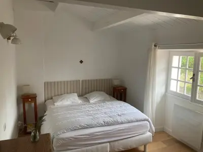 Un ou plusieurs lits dans un hébergement de l'établissement Noirmoutier centre Maison 5 chambres avec 5 SdB & Grand jardin
