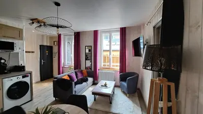 Télévision ou salle de divertissement dans l'établissement Apartment in Downtown