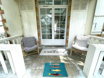 Coin salon dans l'établissement Maison charmante près de la plage avec WIFI, au cœur de Saint-Jean-de-Monts - FR-1-652-60