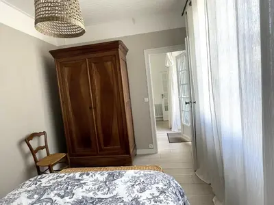 Un ou plusieurs lits dans un hébergement de l'établissement Maison charmante près de la plage avec WIFI, au cœur de Saint-Jean-de-Monts - FR-1-652-60