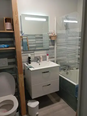 Salle de bains dans l'établissement Maison St jean de monts 500 m de la plage