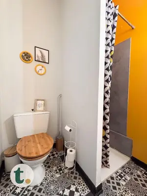 Salle de bains dans l'établissement Tranquiloue - Studio Plein Centre - Puy du Fou 20min
