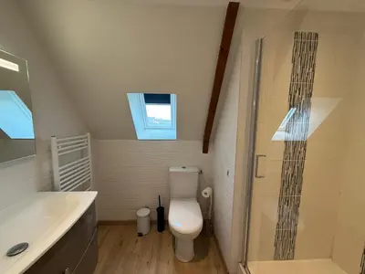 Salle de bains dans l'établissement Étage complet à la campagne